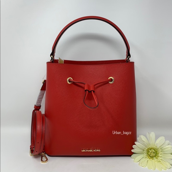 Michael Kors Handbags - Michael Kors Suri Large Bucket Messenger